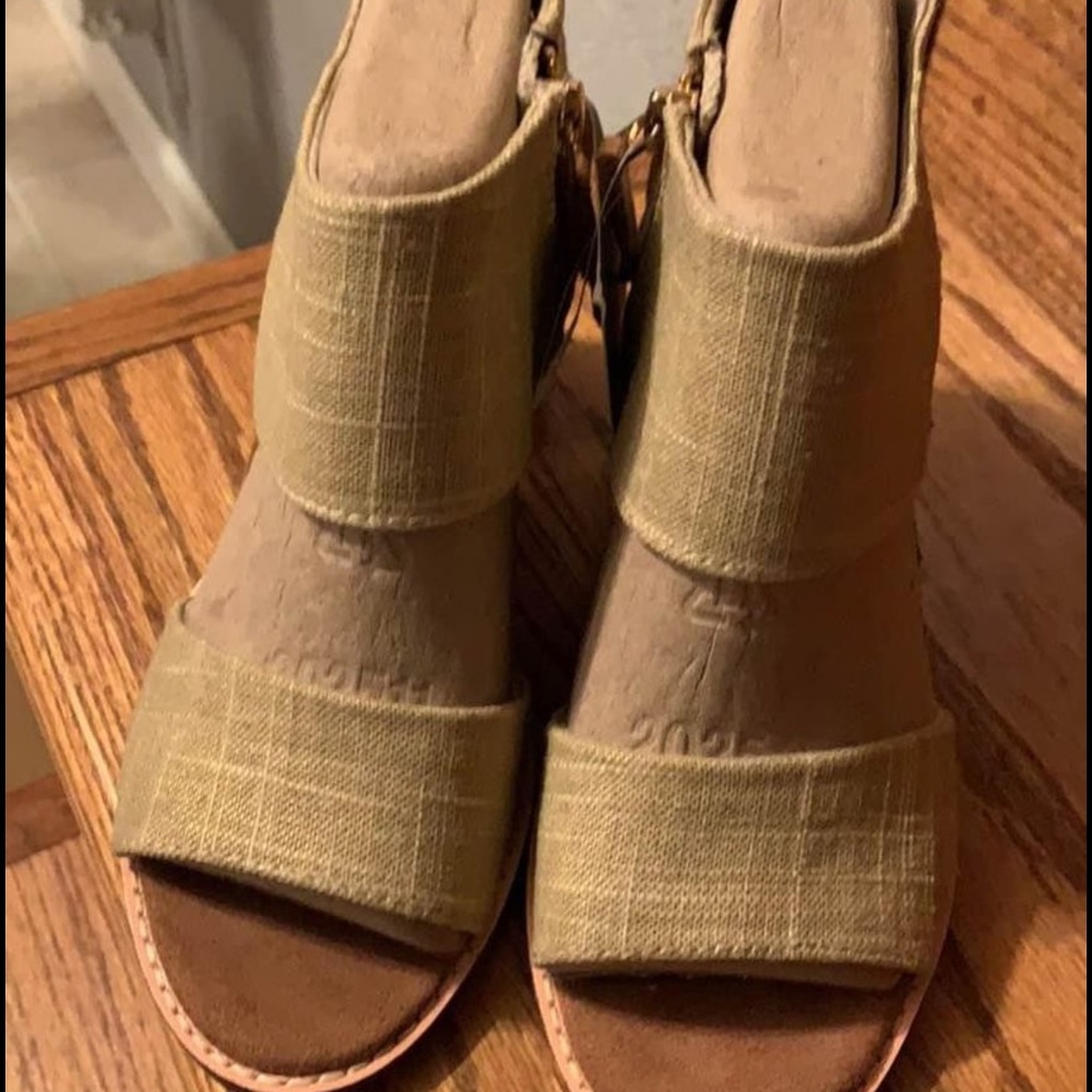 Toms cut out heels